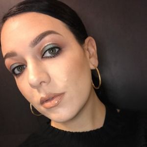 Meet your Posher, Jasmine